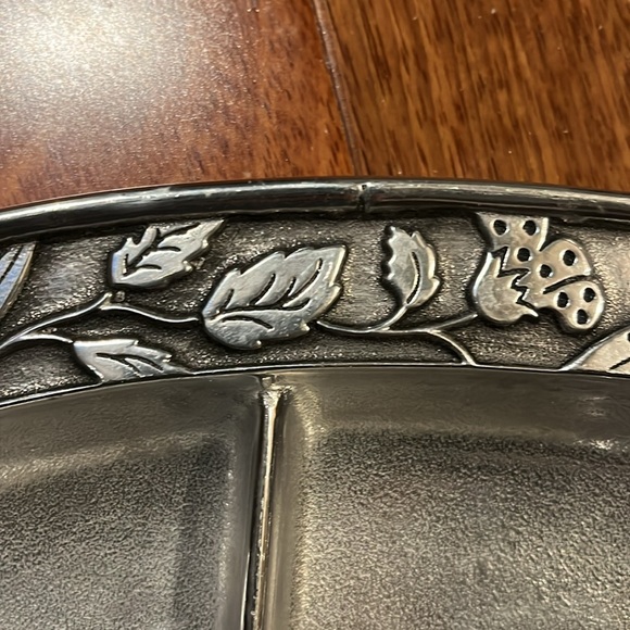 Wilton Armetale® Artesian Road Larger (14")  Oval Divided Server - Picture 5 of 11